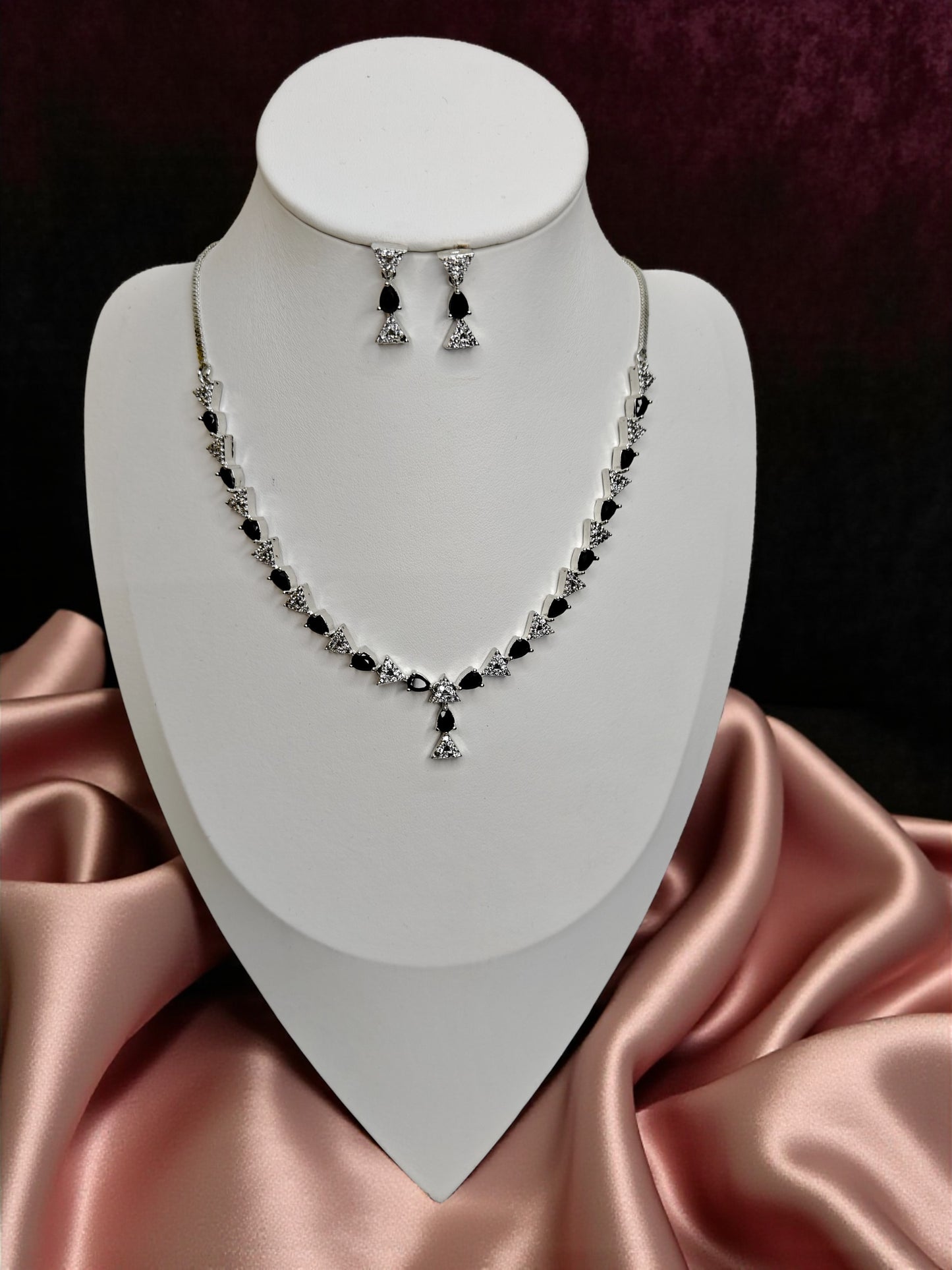 Dark Allure Necklace