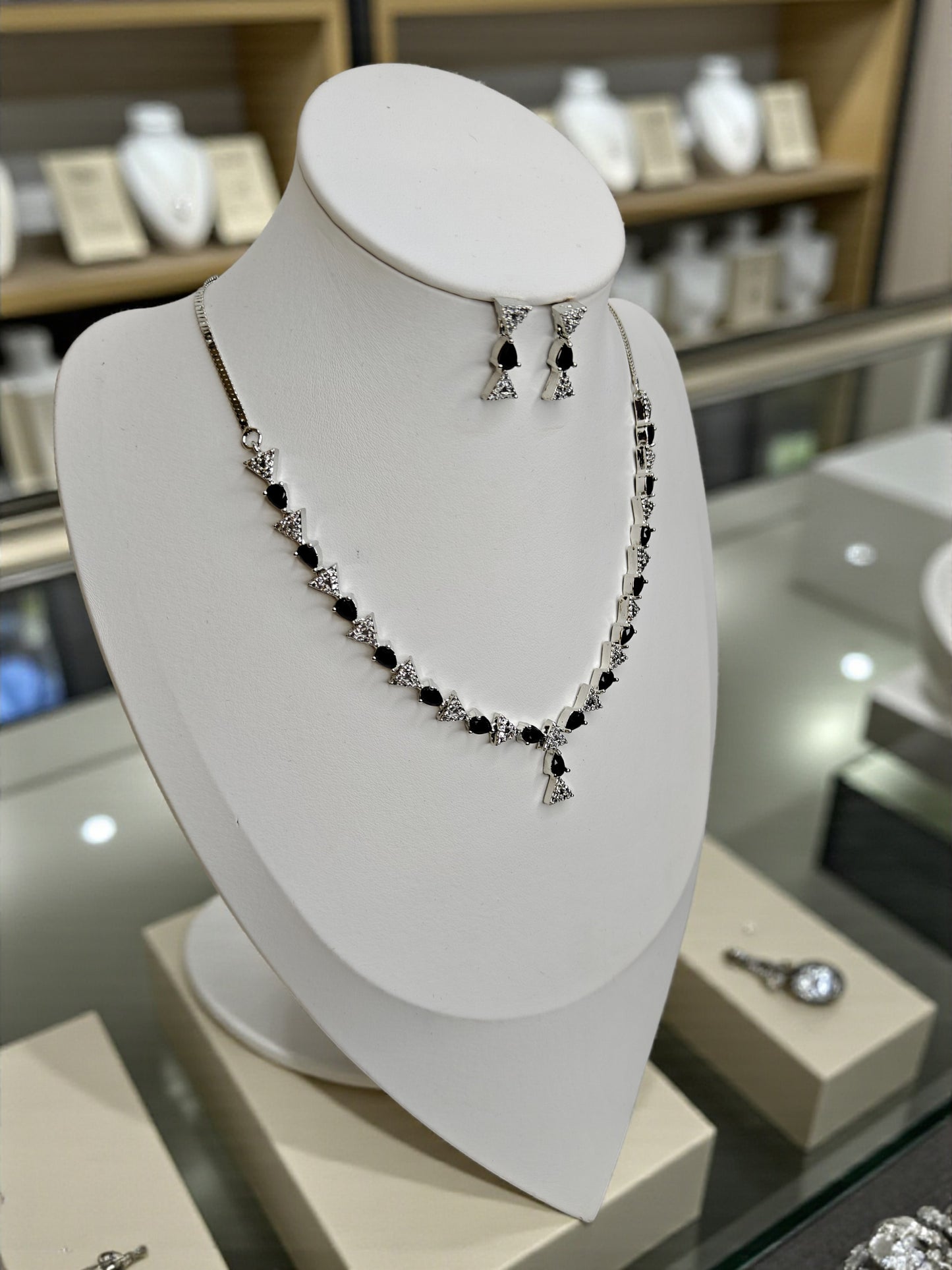 Dark Allure Necklace