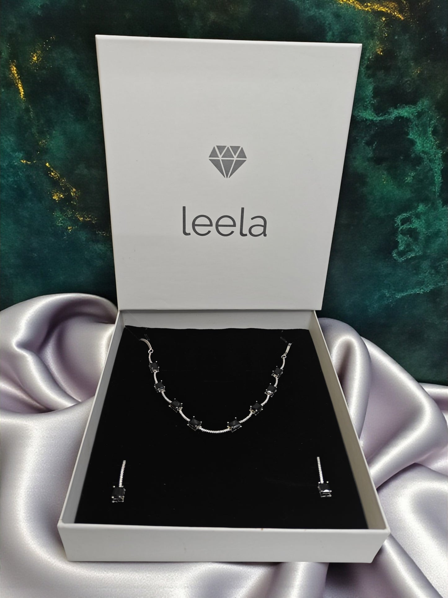 Noir Grace Necklace - Black