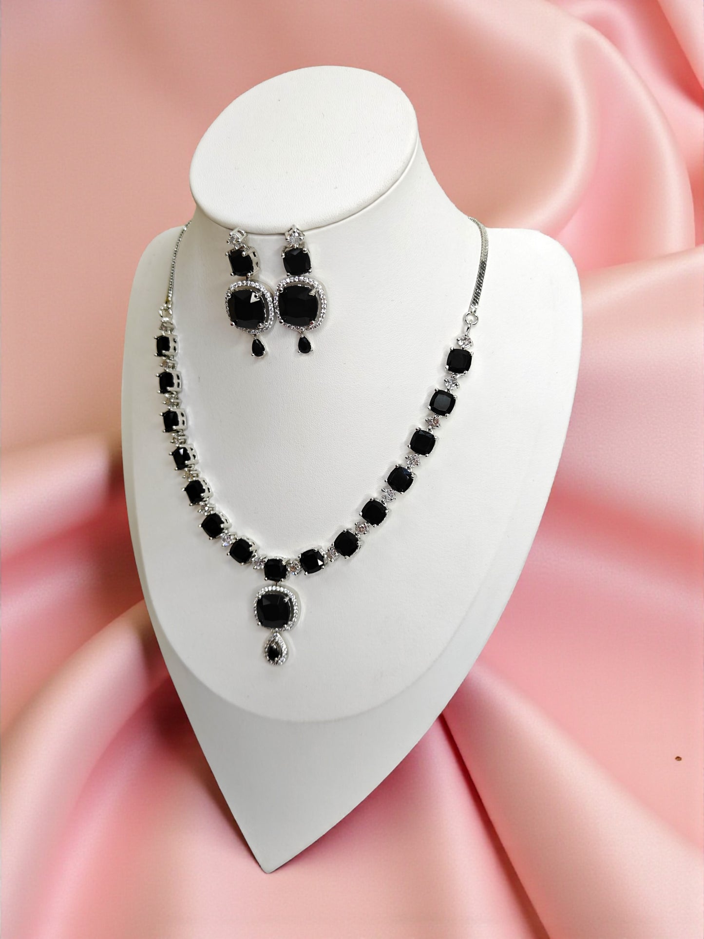 Midnight Majesty Necklace Set