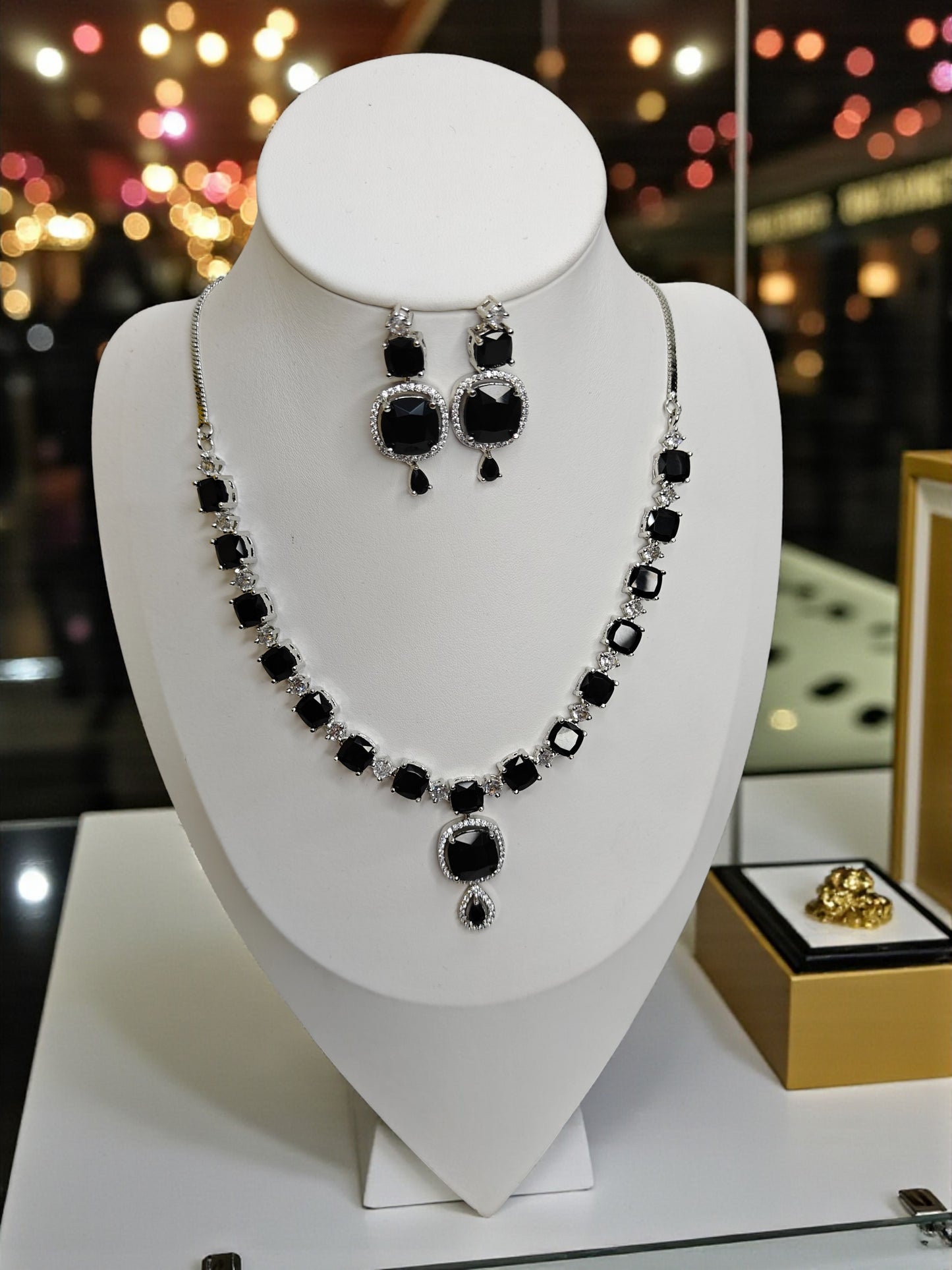 Midnight Majesty Necklace Set