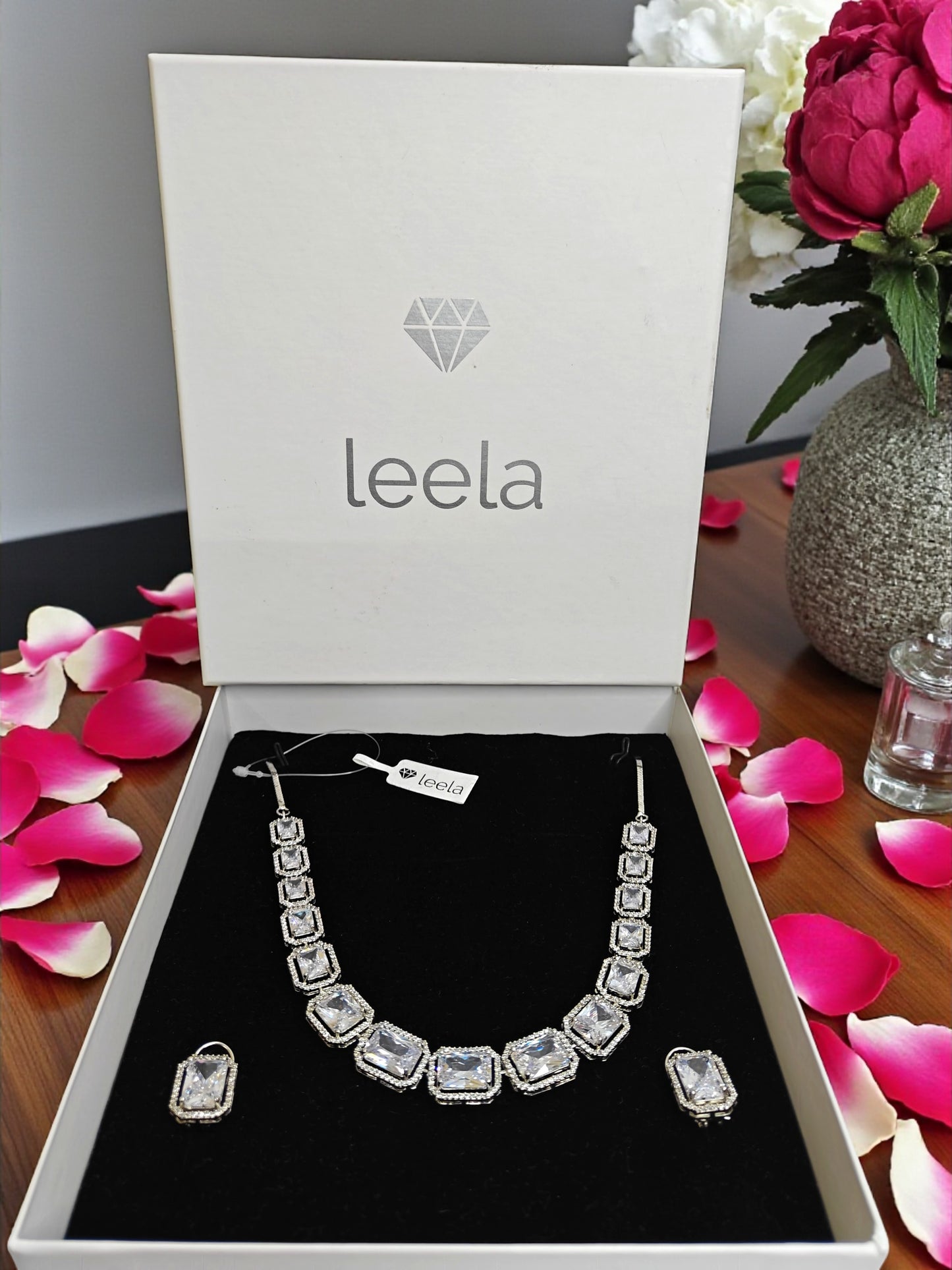 Nazrana Necklace Set - White