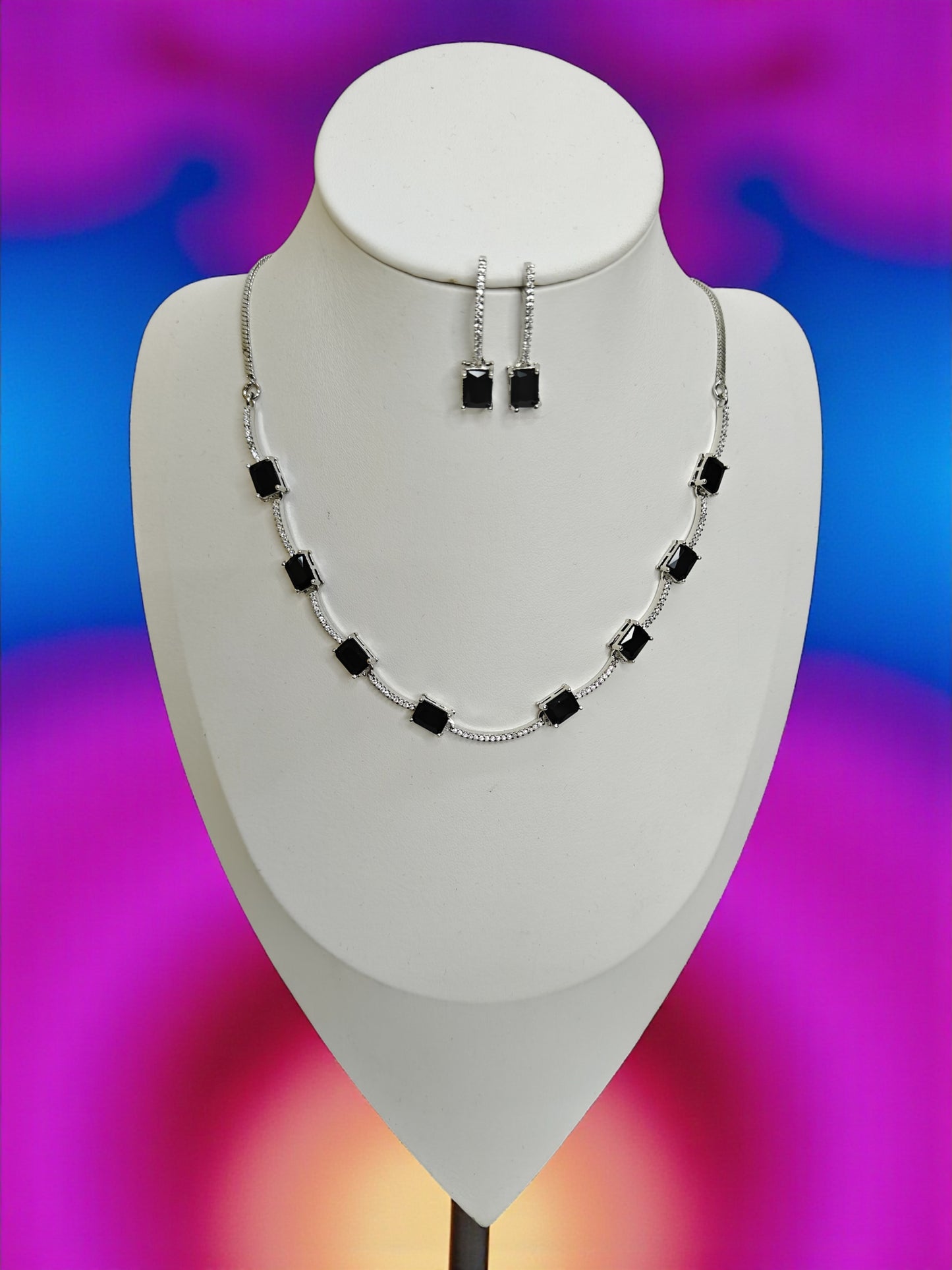 Noir Grace Necklace - Black