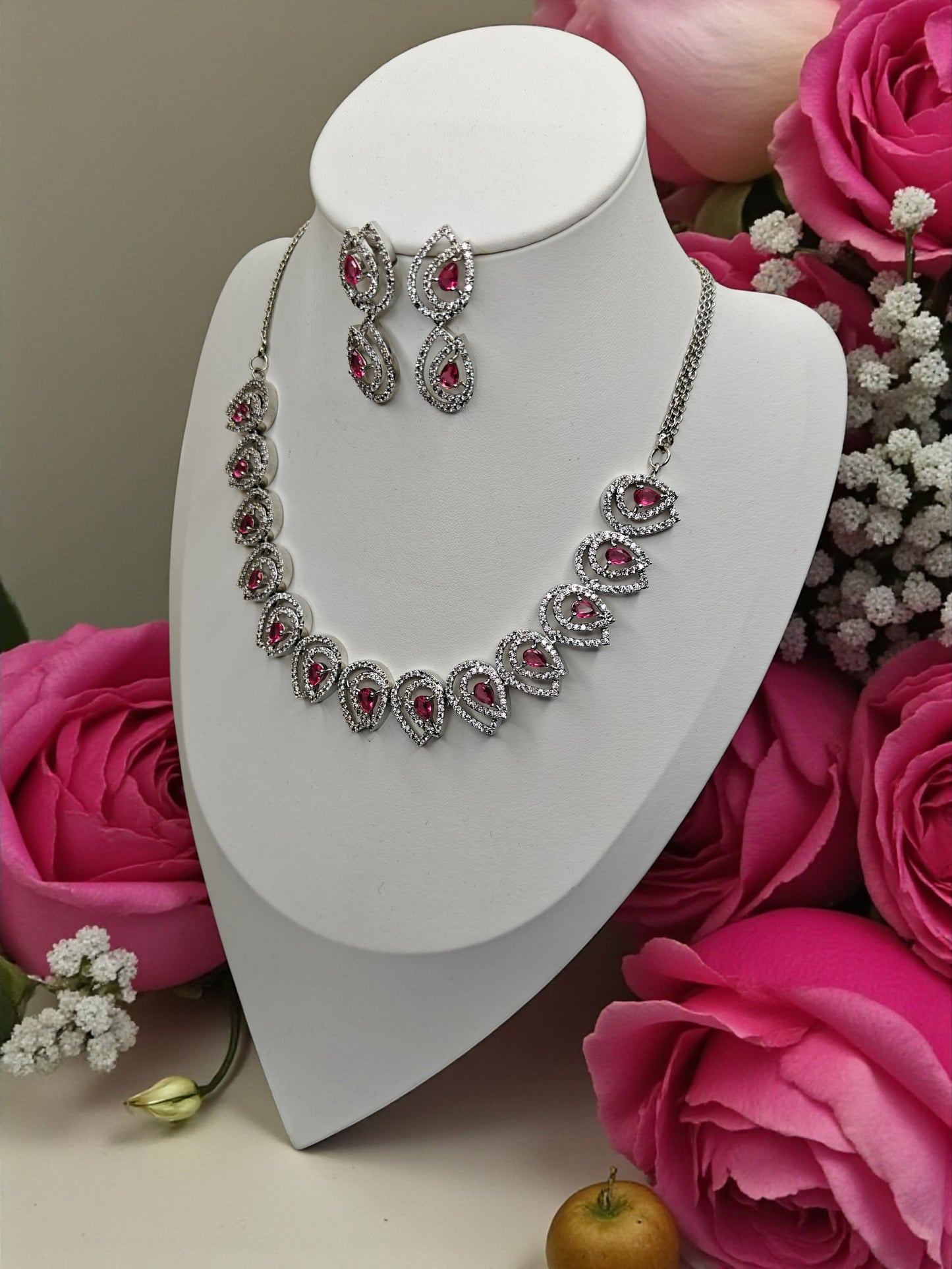 Noorie Necklace - Ruby