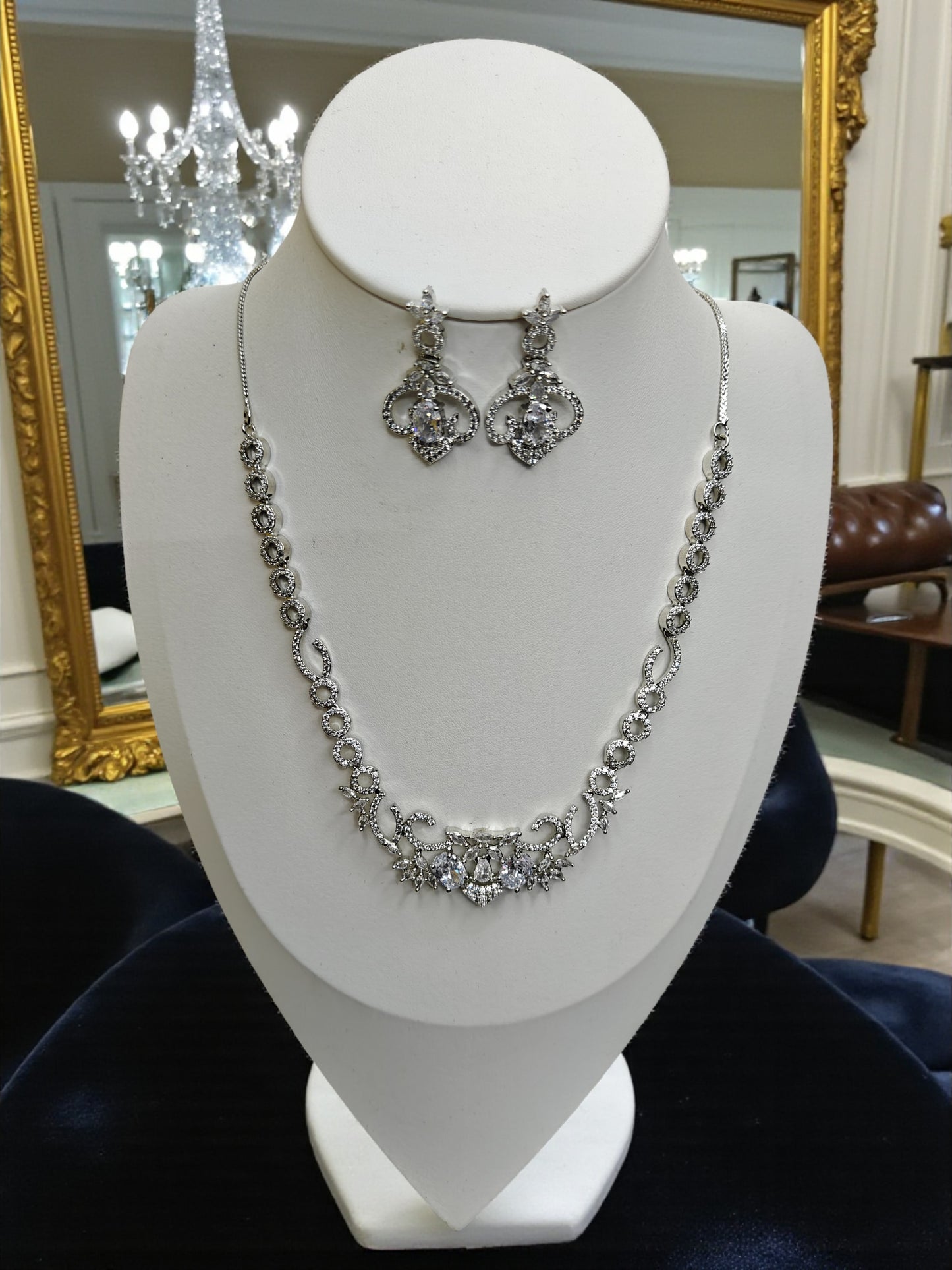 Queens Necklace - White