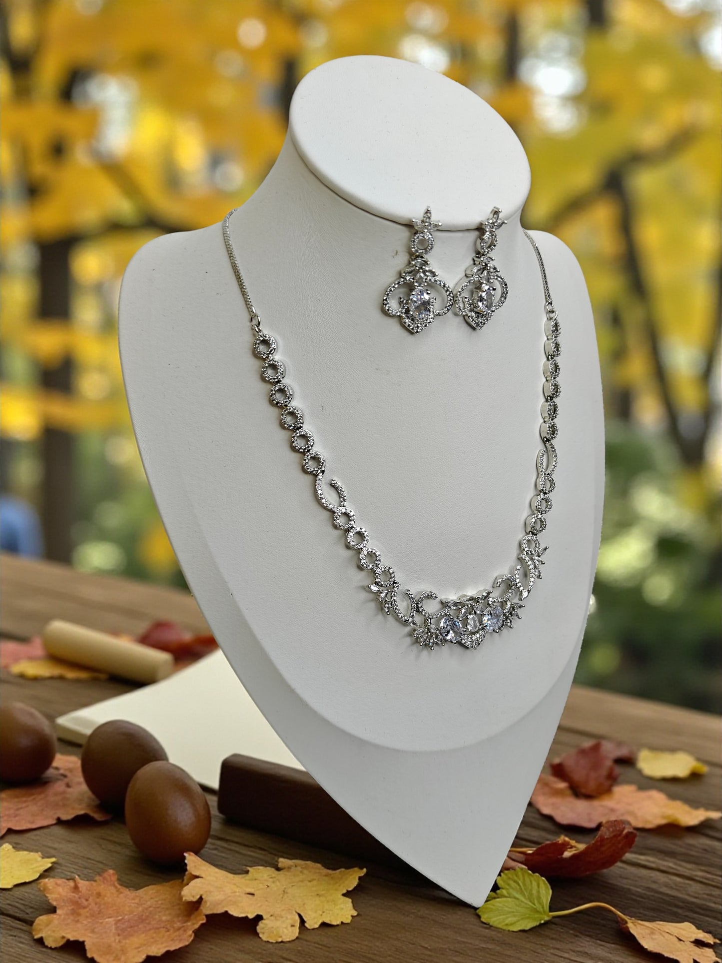 Queens Necklace - White