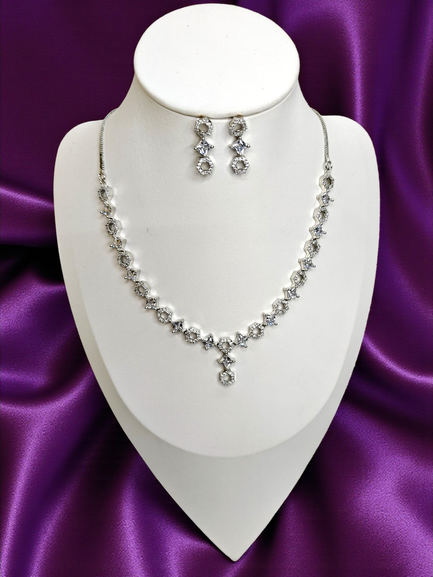 Starlit Halo Necklace - Silver