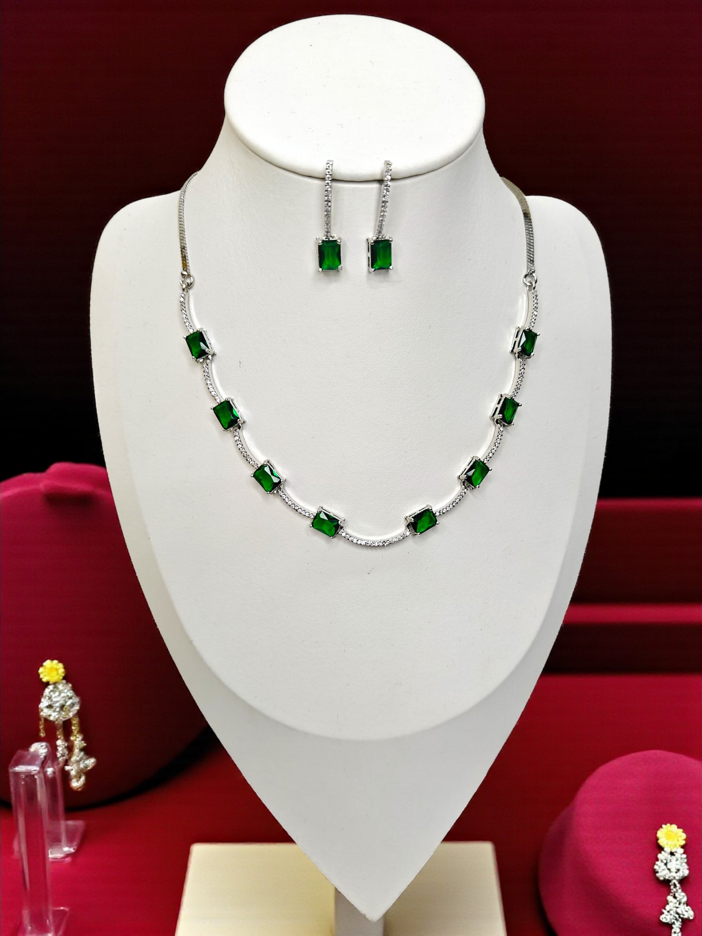 Verdant Grace Necklace - Emerald