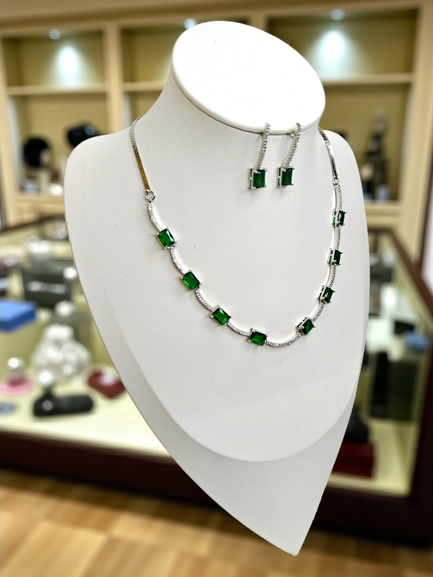 Verdant Grace Necklace - Emerald