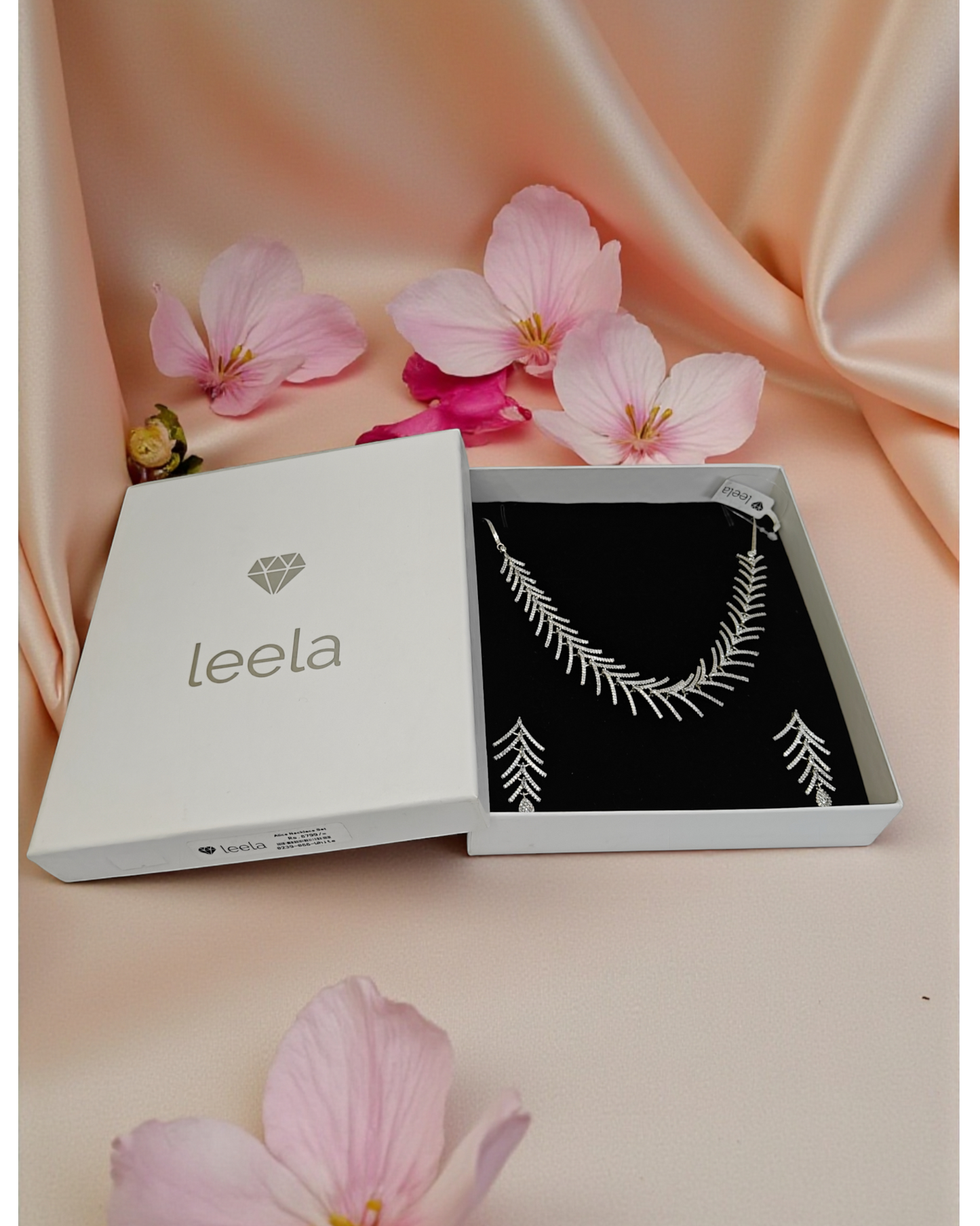 Alice Necklace - White