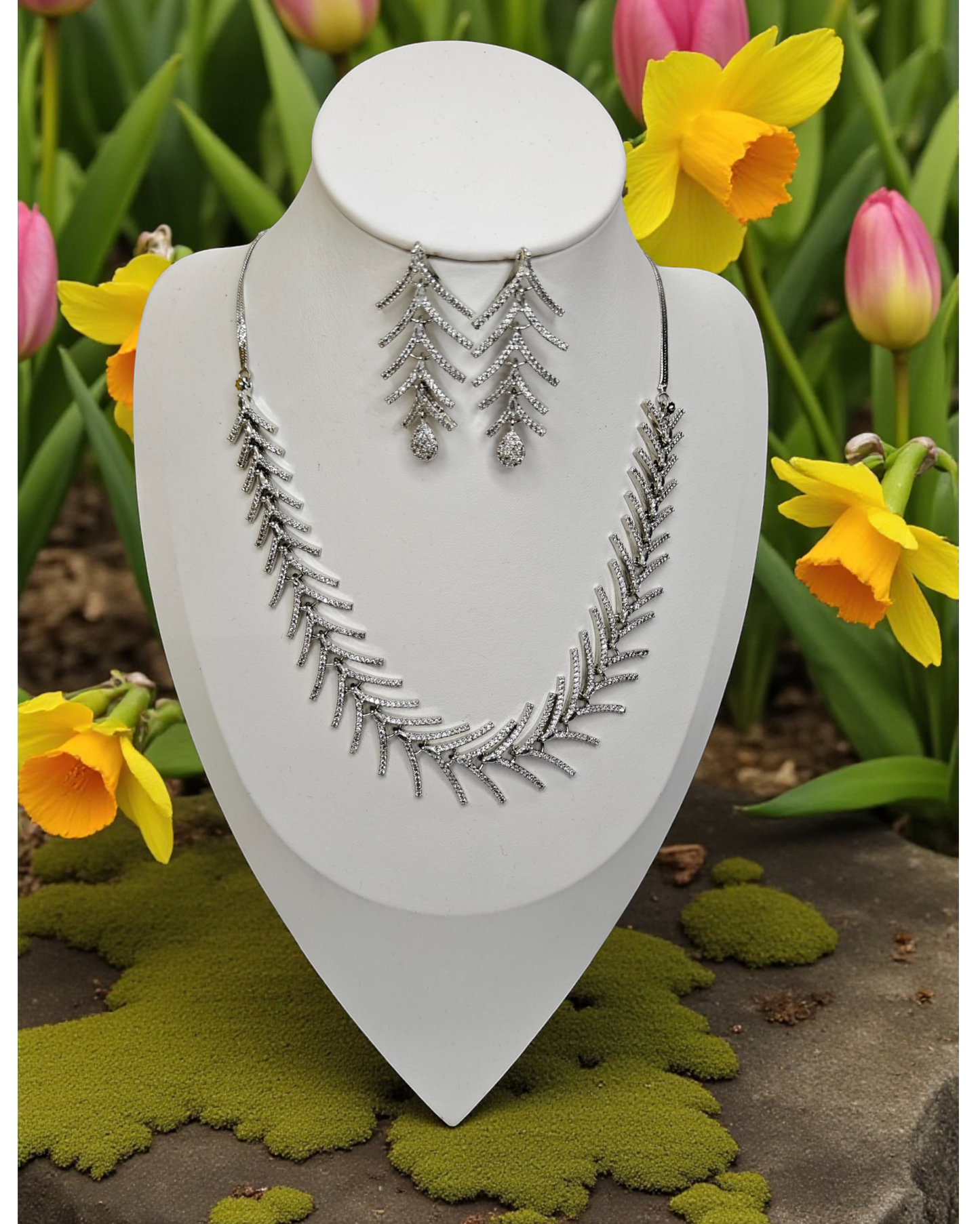 Alice Necklace - White