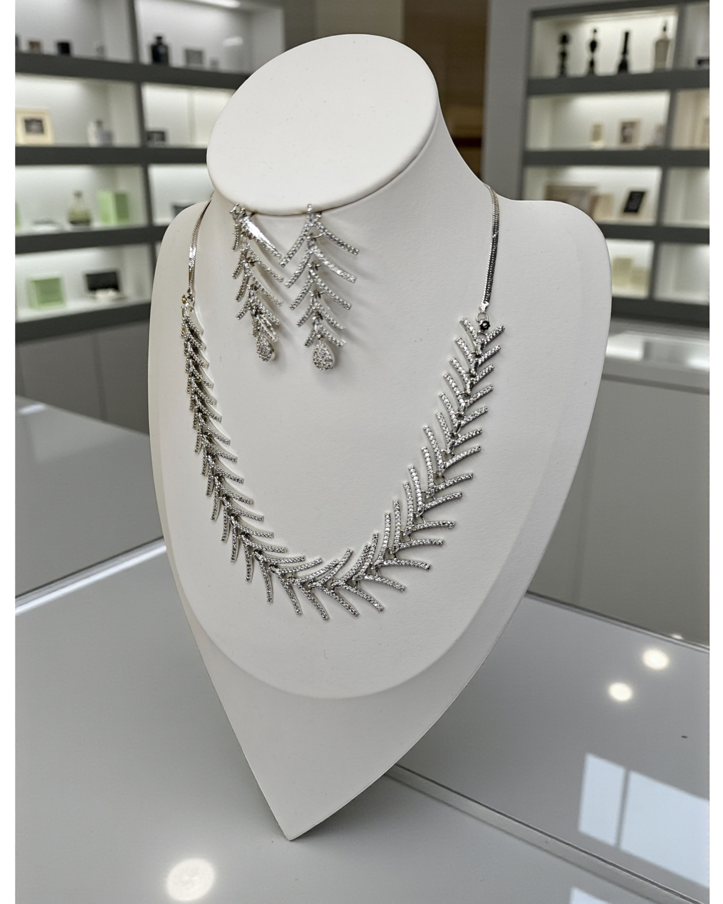 Alice Necklace - White