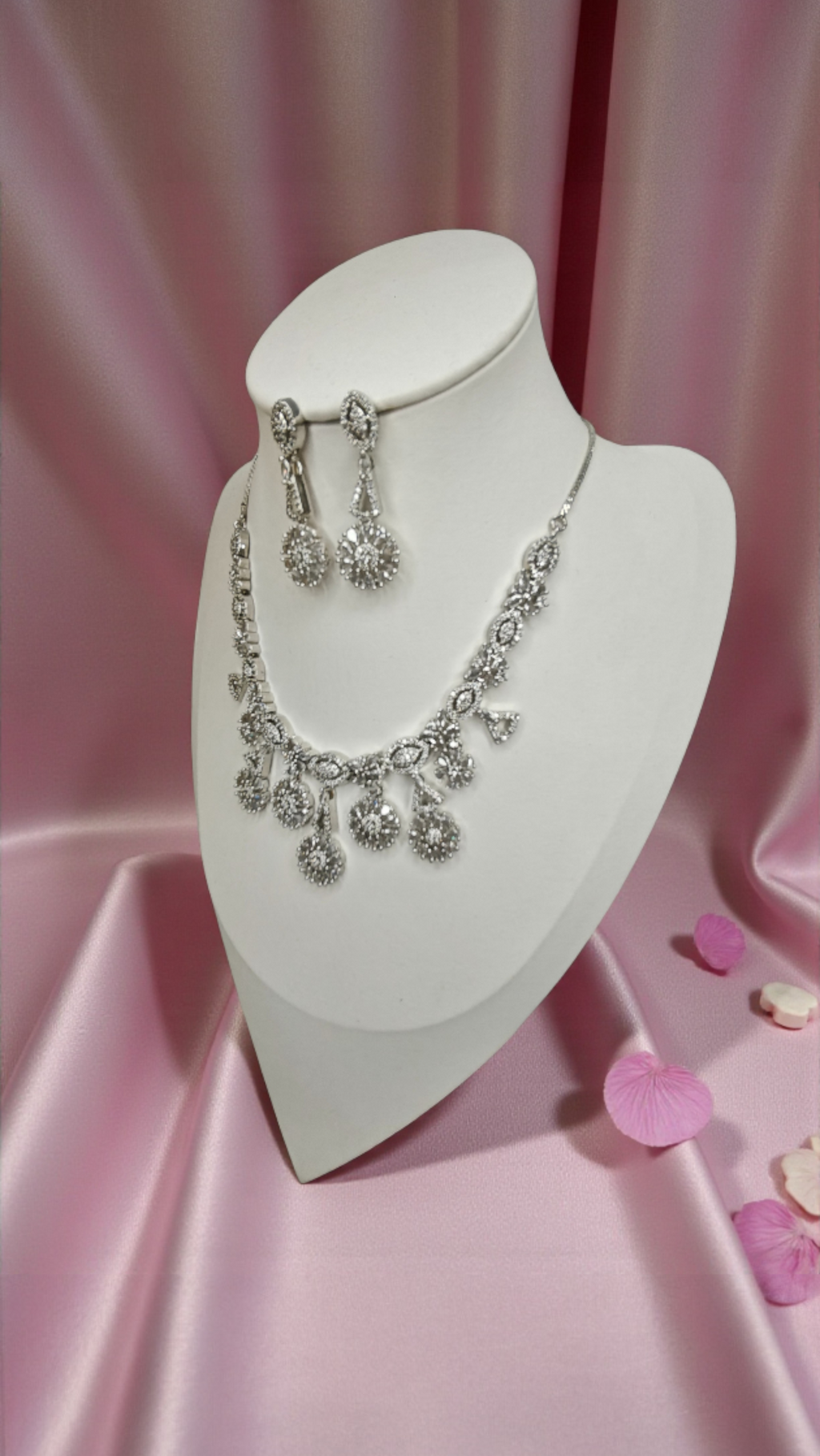 Bela Necklace - White