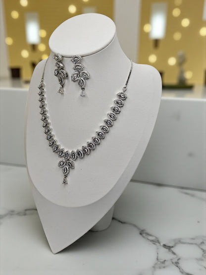 Nagina Necklace Set – White